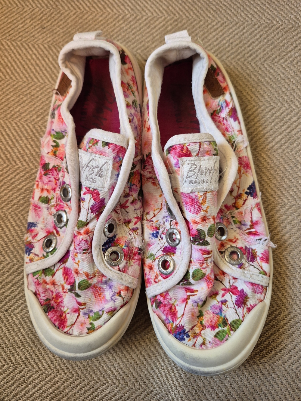 Blowfish Malibu Kids Floral Slip-On Sneakers in White and Pink